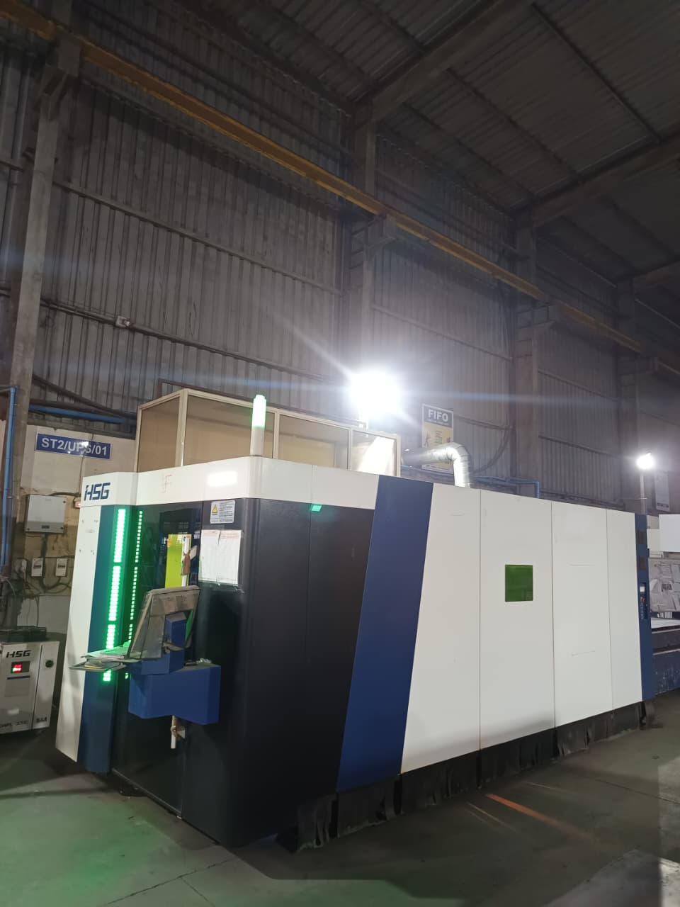 High precision laser cutting machine